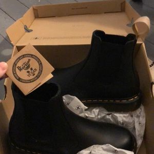 UNWORN vegan Dr. Martens, Chelsea 2976